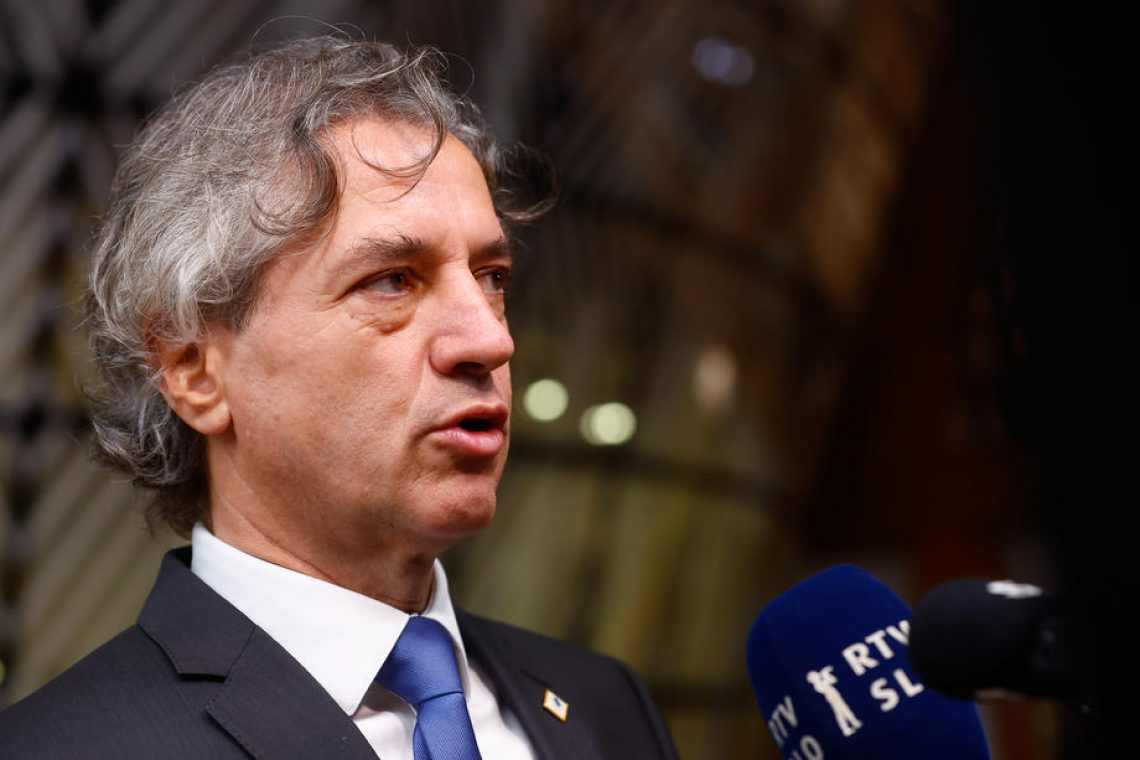 Vlada po napovedih o uskladitvi pokojnin in minimalne plače