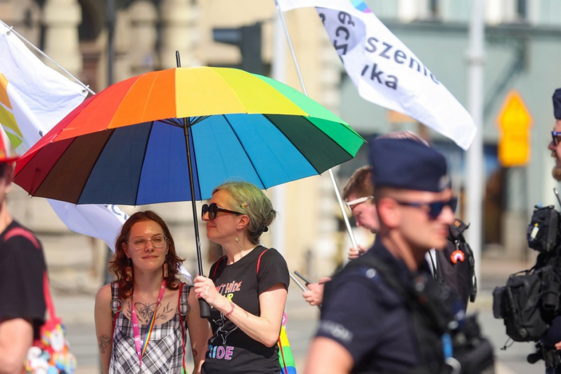 Zakaj se kratica LGBTIQ+ danes začne z L?