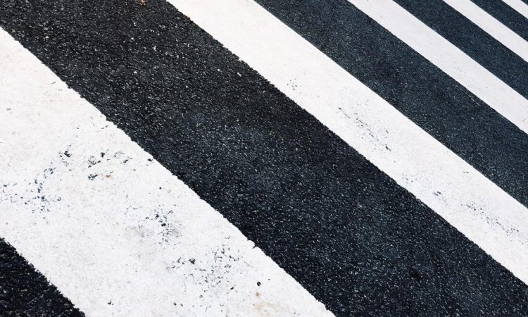 Peška po prometni nesreči umrla v zdravstveni ustanovi