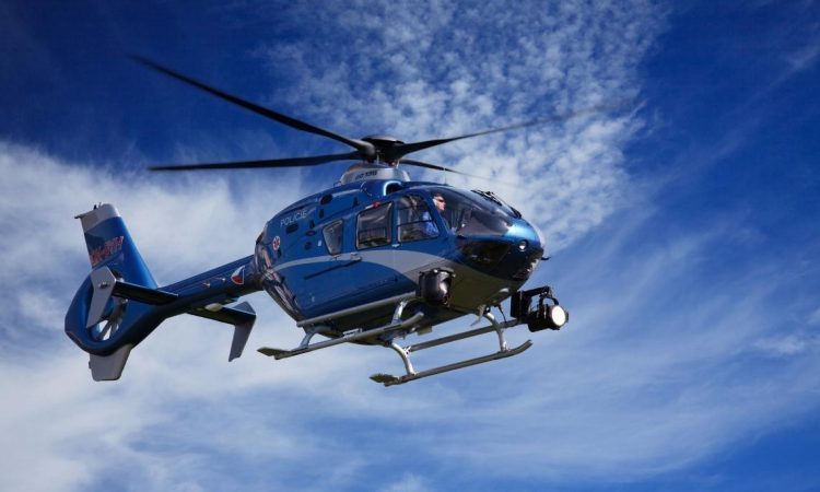 Policijski helikopter v slabem vremenu dvakrat posredoval v gorah