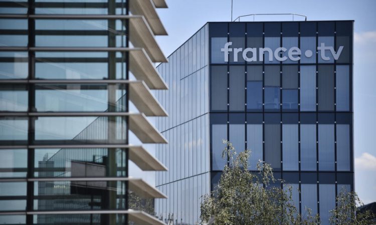 V Franciji se obeta odprava naročnine na javno radiotelevizijo