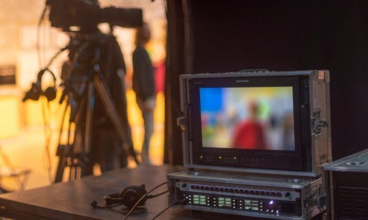 Urbanija zahteva določitev drugačnih nalog voditelju in urednici TV Dnevnika