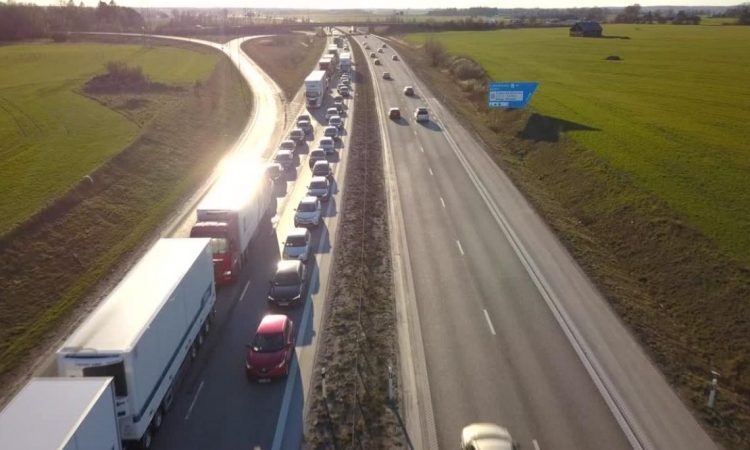 Zaprta štajerska avtocesta proti Mariboru, nastal dolg zastoj