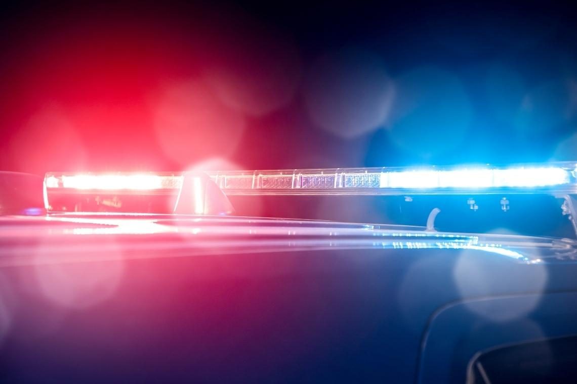 Med begom pred policisti zapeljal v Krko in nato pobegnil