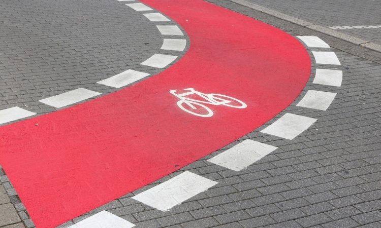 Podpisane pogodbe za 20 kilometrov kolesarskih povezav v Pesnici in Svetem Juriju