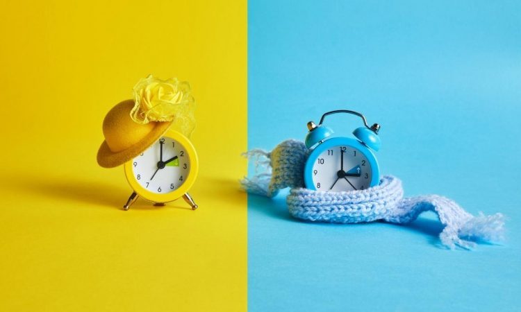 Urine kazalce bomo v noči na nedeljo premaknili za eno uro nazaj