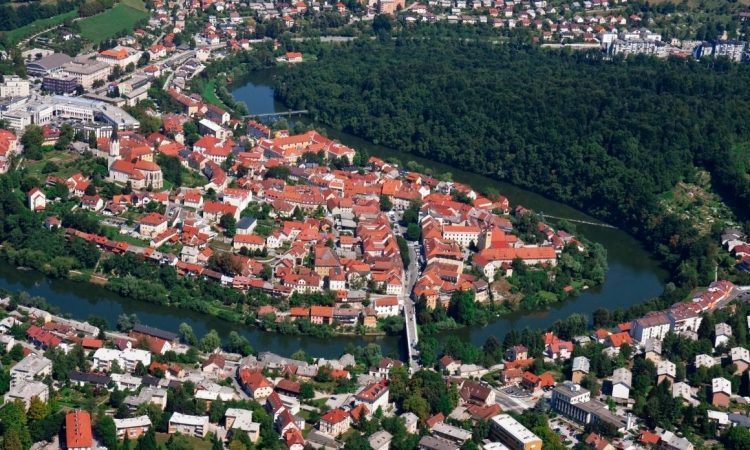 V Novem mestu med prednostnimi nalogami ureditev prometa in stanovanja