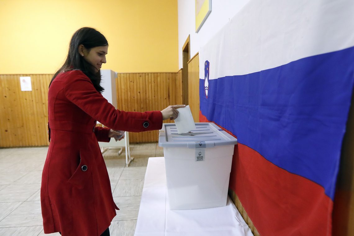 Do 16. ure volila nekaj manj kot tretjina upravičencev