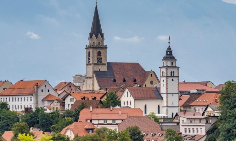 Kranjski županski kandidati v središču mesta nestrpno čakajo rezultate