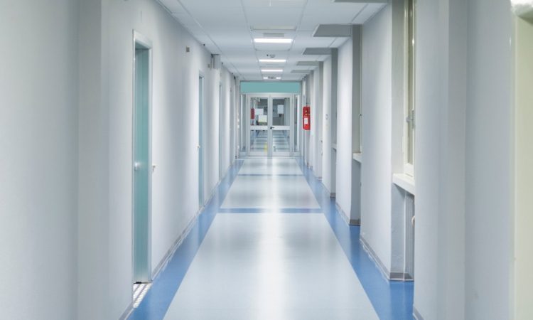 V brežiški bolnišnici prepovedali obiske pacientov