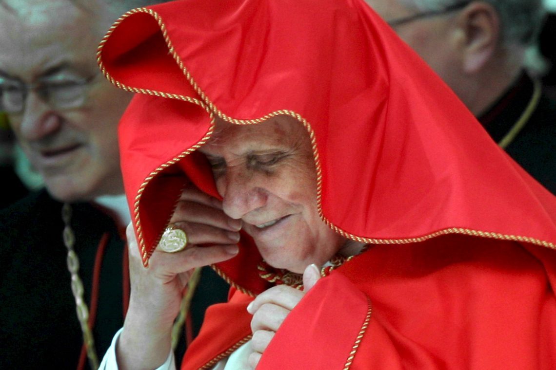 Umrl zaslužni papež Benedikt XVI.