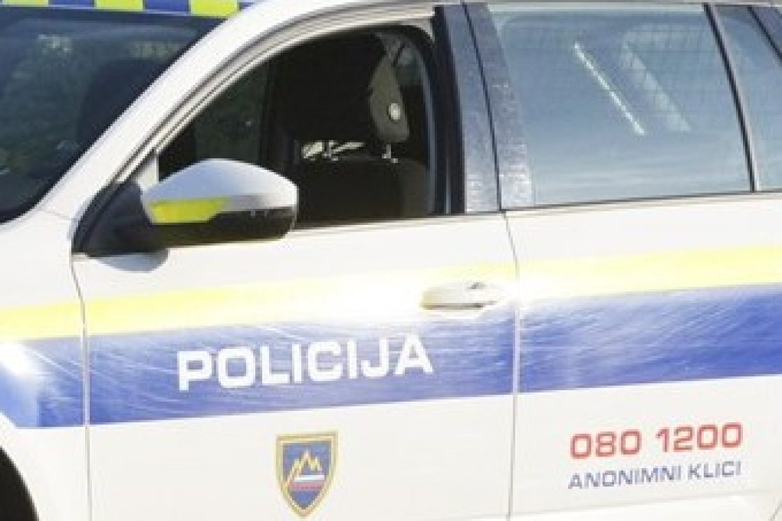 Policija: 13 policistov osumljenih storitve kaznivih dejanj med varovanjem protestov