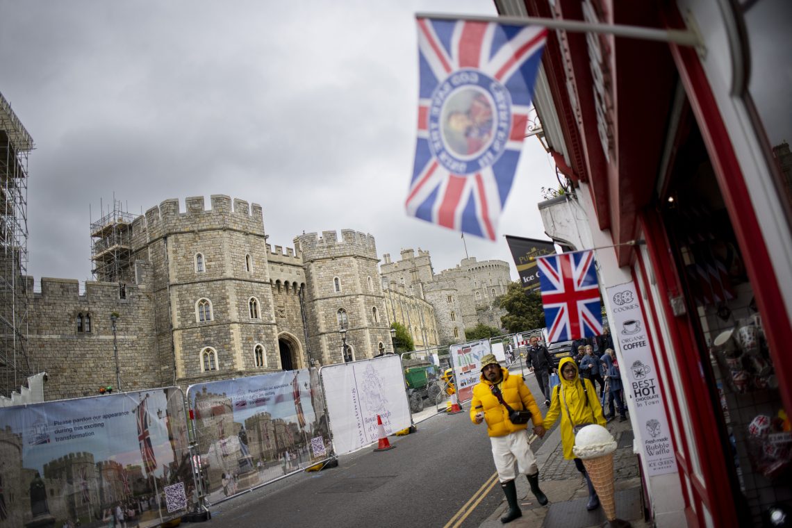 17. julij: Britanska kraljeva družina prevzame priimek Windsor