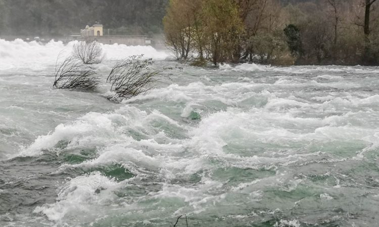 Iz doline Ličnice evakuirali občane, v Komendi izredne razmere