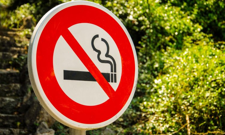 5. avgust: v Sloveniji stopi v veljavo protikadilski zakon