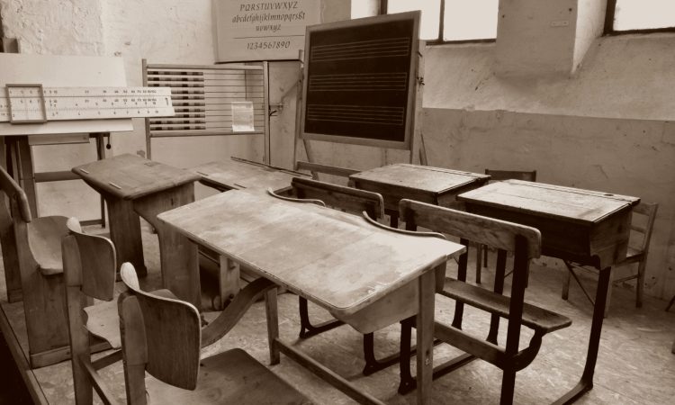 8. avgust: Franc Jožef izda ukaz o rabi ljudskih jezikov na gimnazijah