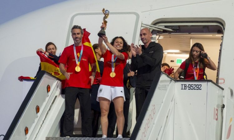 Rubiales se je opravičil za sporni poljub na usta