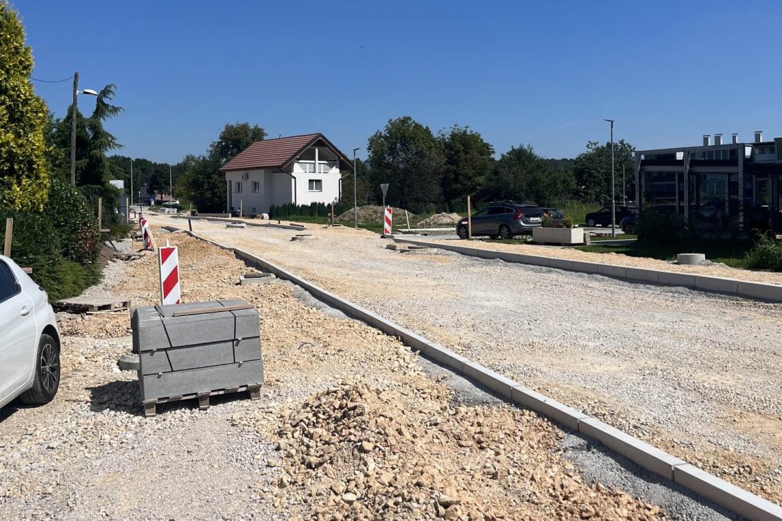 Rekonstrukcija dela ceste v Lokrovcu pri Celju pred zaključkom