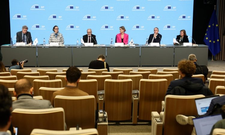 EIB bo Sloveniji za pomoč po poplavah donirala 200.000 evrov