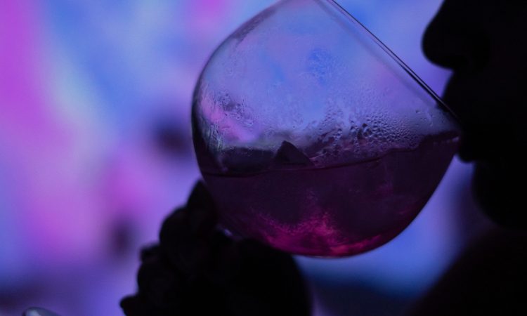 V okolici Trebnjega glasno glasbo prekinila grožnja z izklopom elektrike