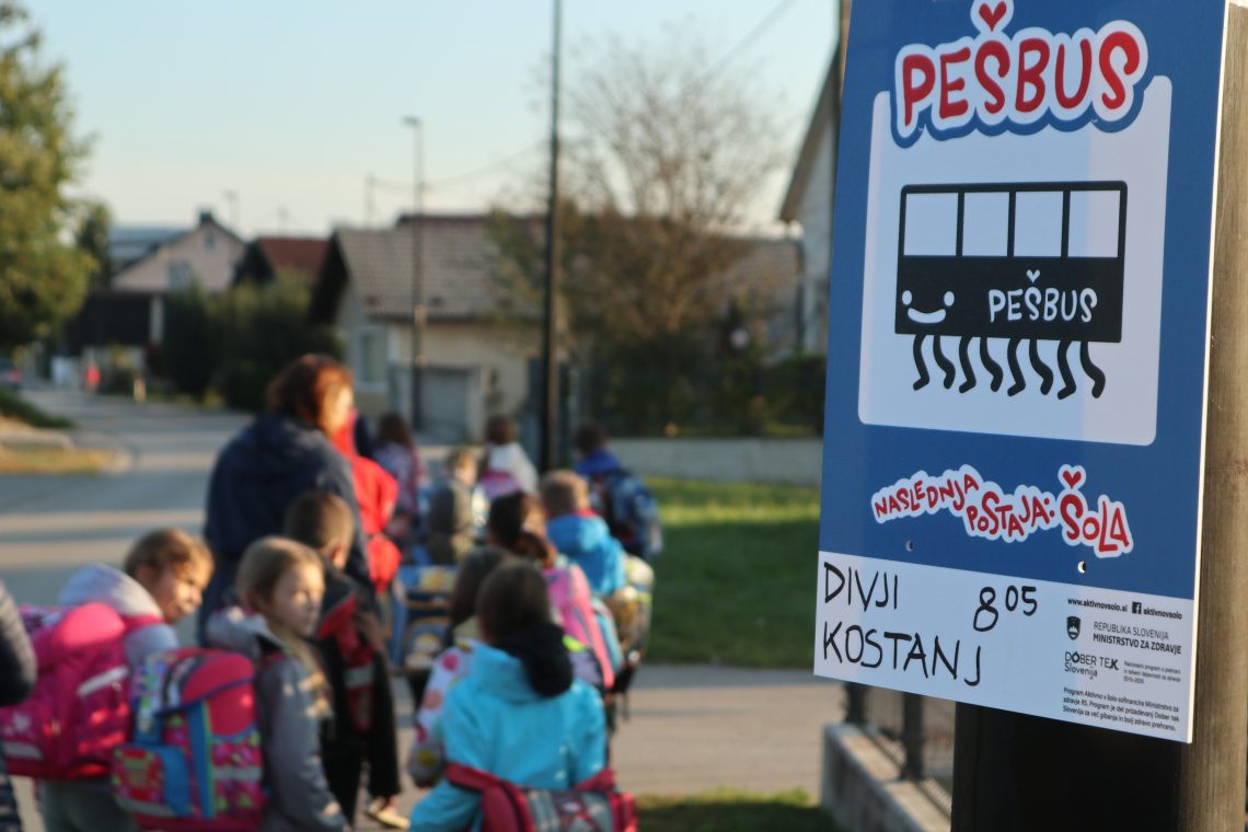 Program Aktivno v šolo za pot v šolo poziva k organizaciji Pešbusov ali Bicivlakov