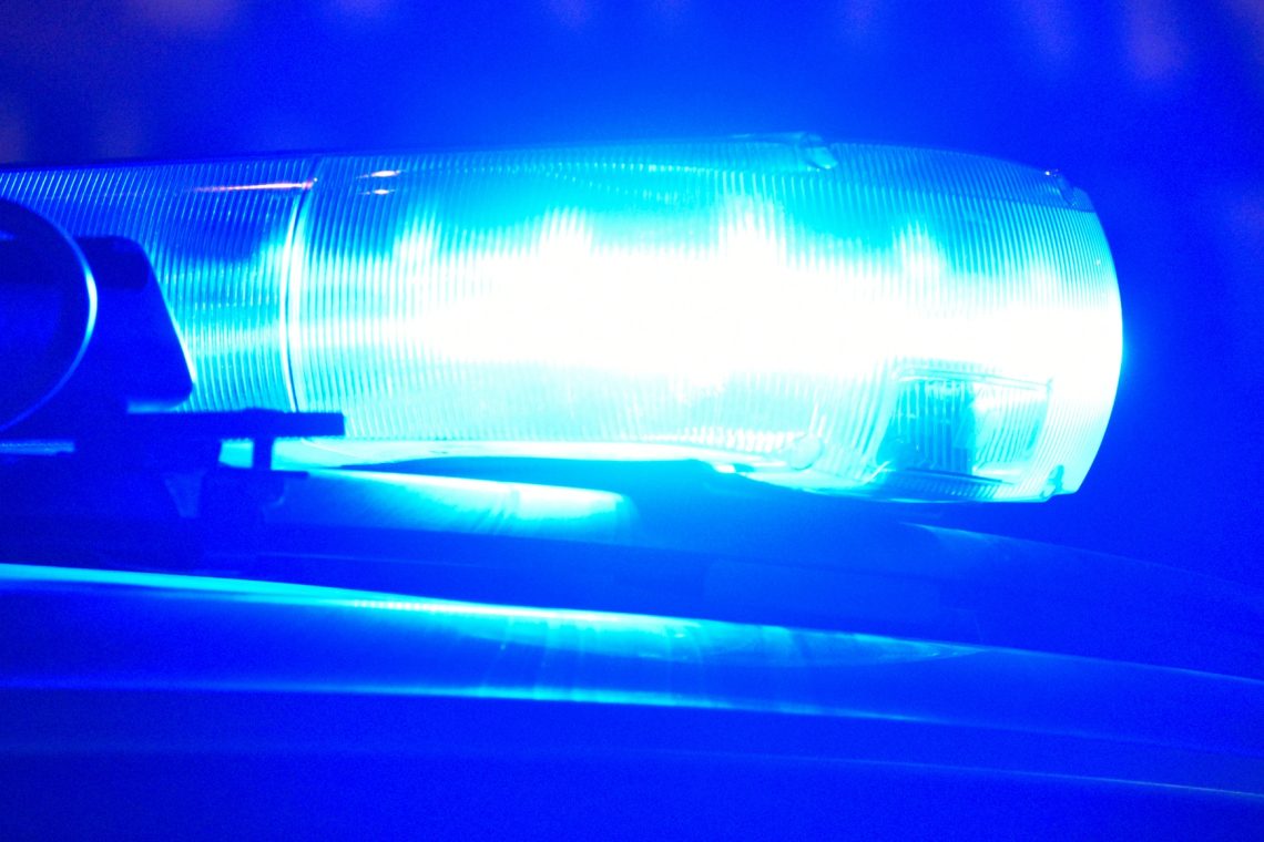 Policisti oglobili Francoza, ki je na Primorki vozil za reševalnim vozilom na nujni vožnji