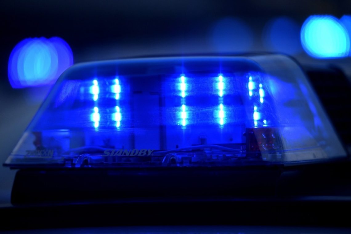 Policisti na Ptuju oboroženega moškega še vedno niso prepričali k predaji 