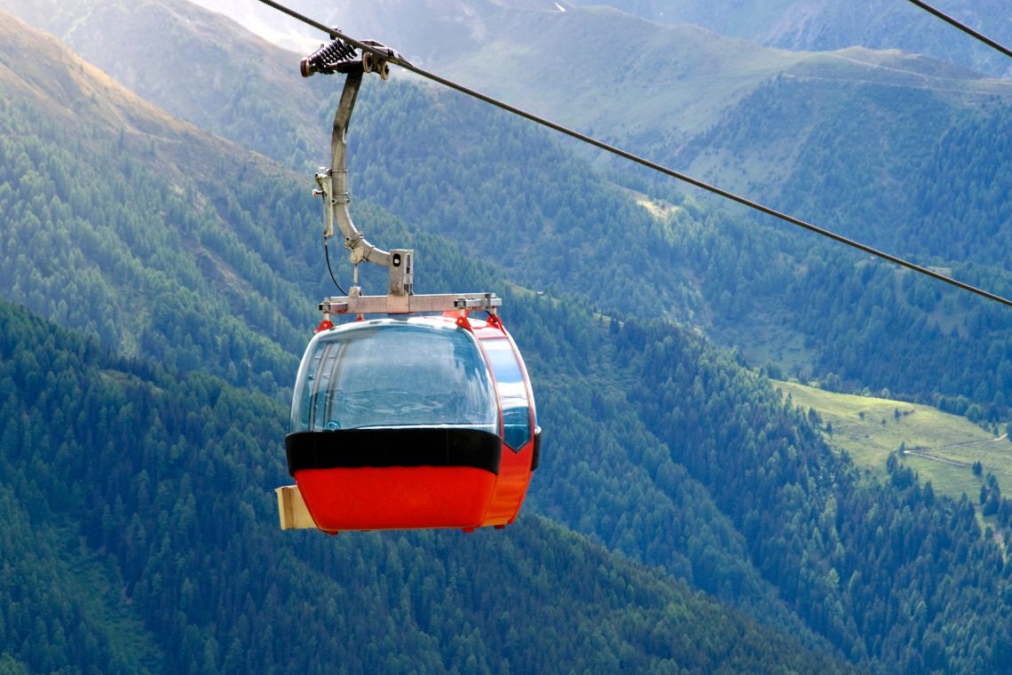 Na Krvavcu in Voglu zamenjava žičnic še poteka