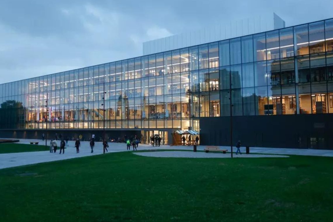 Vrata je odprl Center Rog