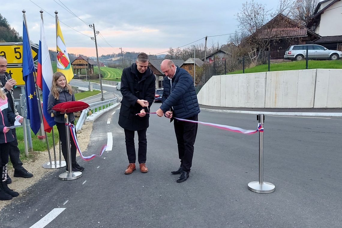 V Črmošnjicah odprli rekonstruirano cesto in most čez Težko vodo
