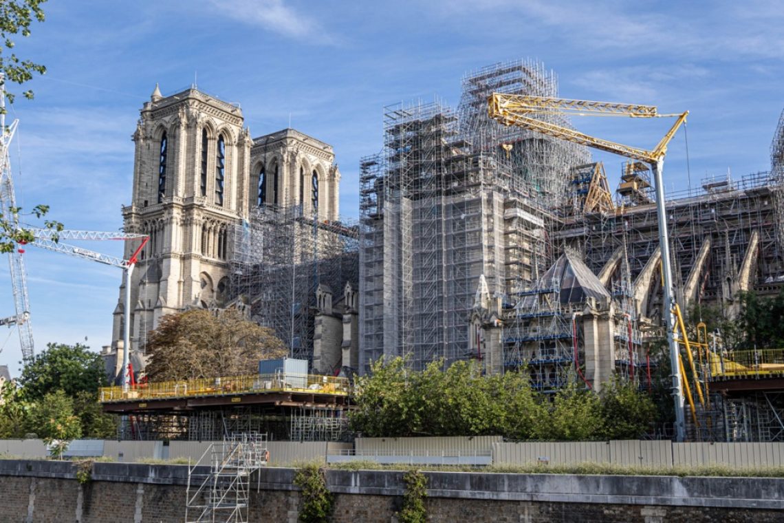 Francija v tekmi s časom do ponovnega odprtja obnovljene Notre-Dame