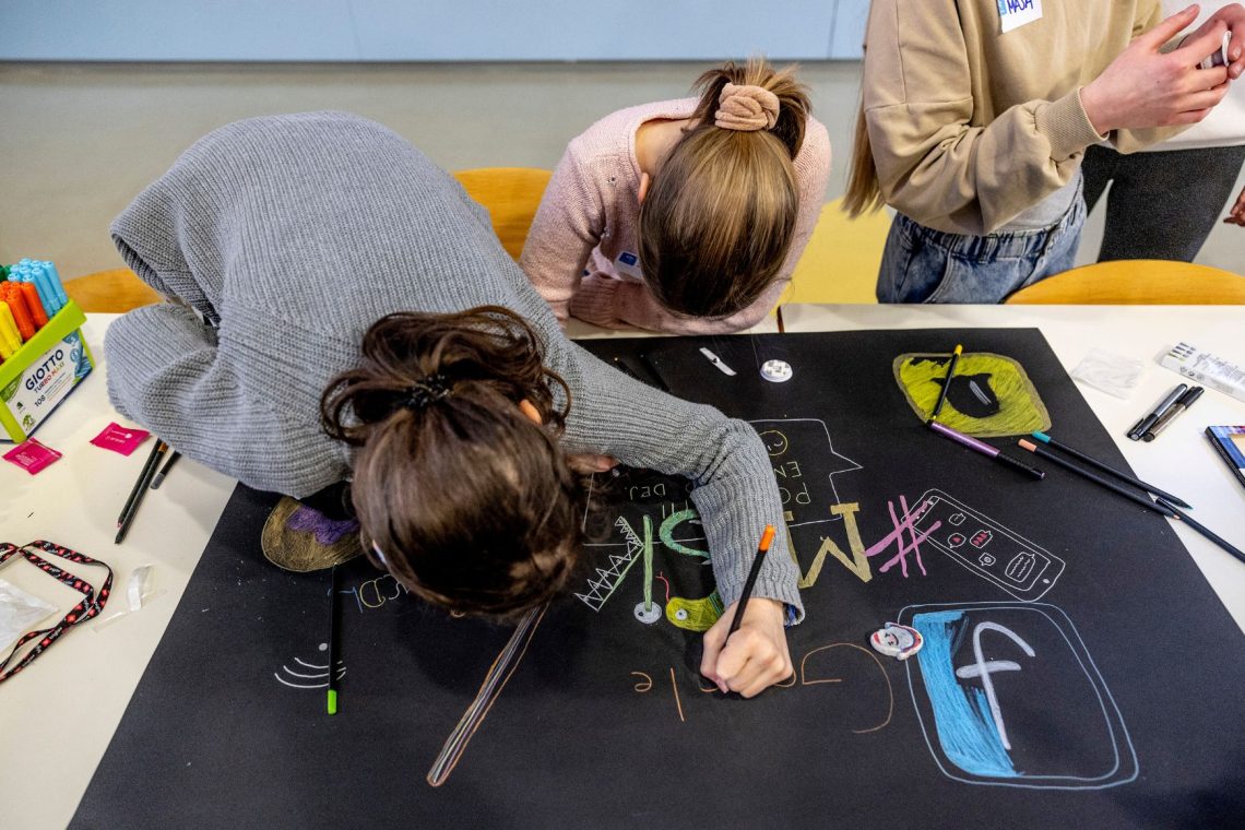 Osnovnošolci iz Sežane so spoznavali, kako se izogniti pastem v digitalnem svetu