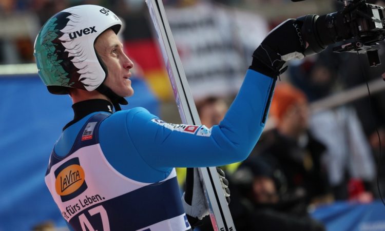 Čelada Petra Prevca na dražbi za projekt Botrstvo odkupljena za 30.000 evrov