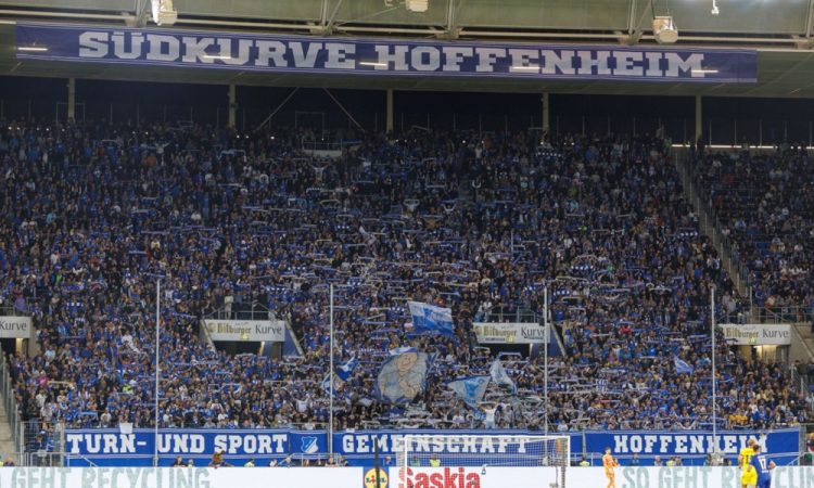 Tri leta zapora za petardo, ki je prestrašila cel stadion