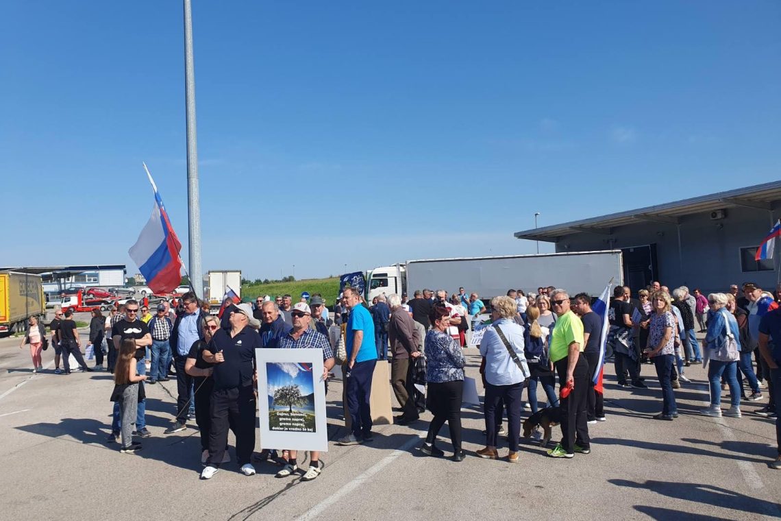 Na Obrežju znova protest proti načrtovanemu azilnemu domu