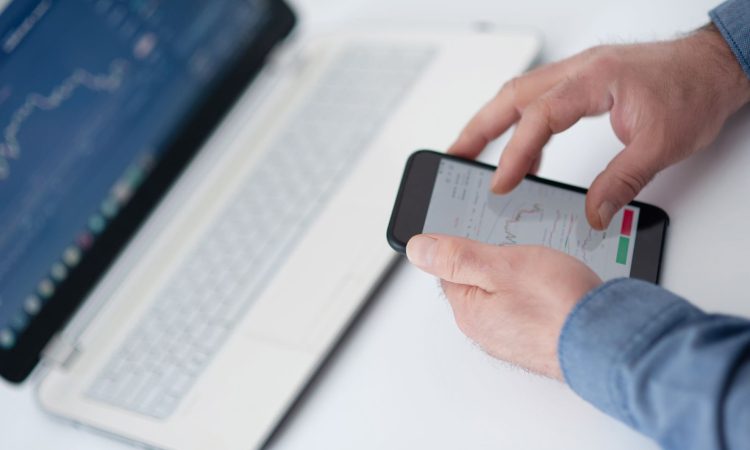 Po telefonskem pogovoru o kriptovalutah ostal brez 25.000 evrov