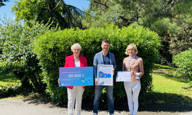 Telekom Slovenije doniral 20.000 evrov za prijetnejše bivanje otrok na Debelem rtiču