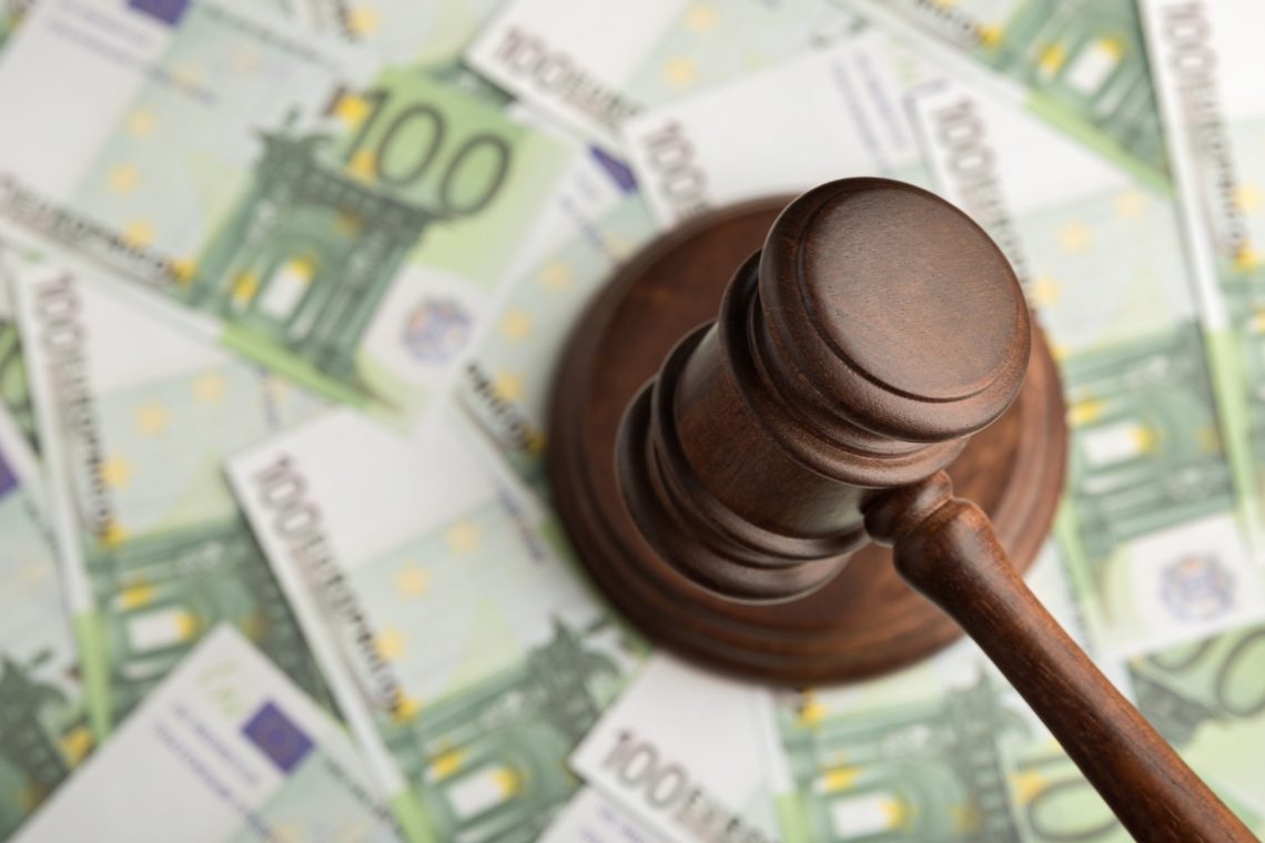 Ustavno sodišče določilo način izvršitve odločbe o sodniških plačah