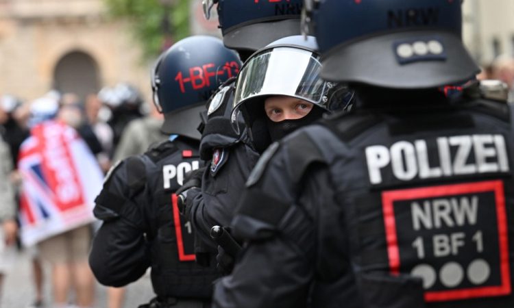 Nemška policija pred prvo tekmo zavrnila vstop v državo trem Slovencem