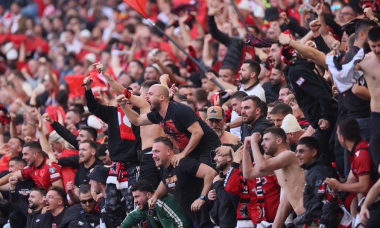 Uefa oglobila srbsko in albansko zvezo