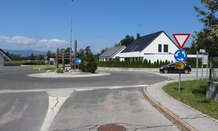 Kranjski policisti obravnavajo nesrečo s pobegom