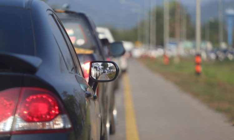 Ministrstvo predlaga strožjo obravnavo voznikov, ki ne vzpostavijo reševalnega pasu 