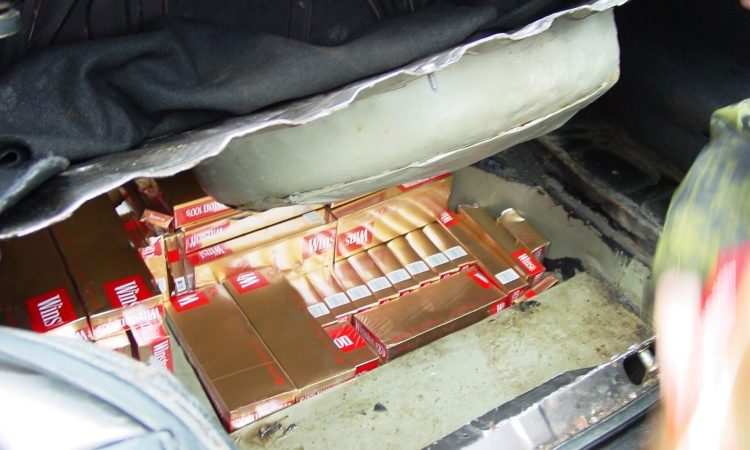 Štirim Celjanom 16 let zapora in denarne kazni zaradi tihotapljenja cigaret