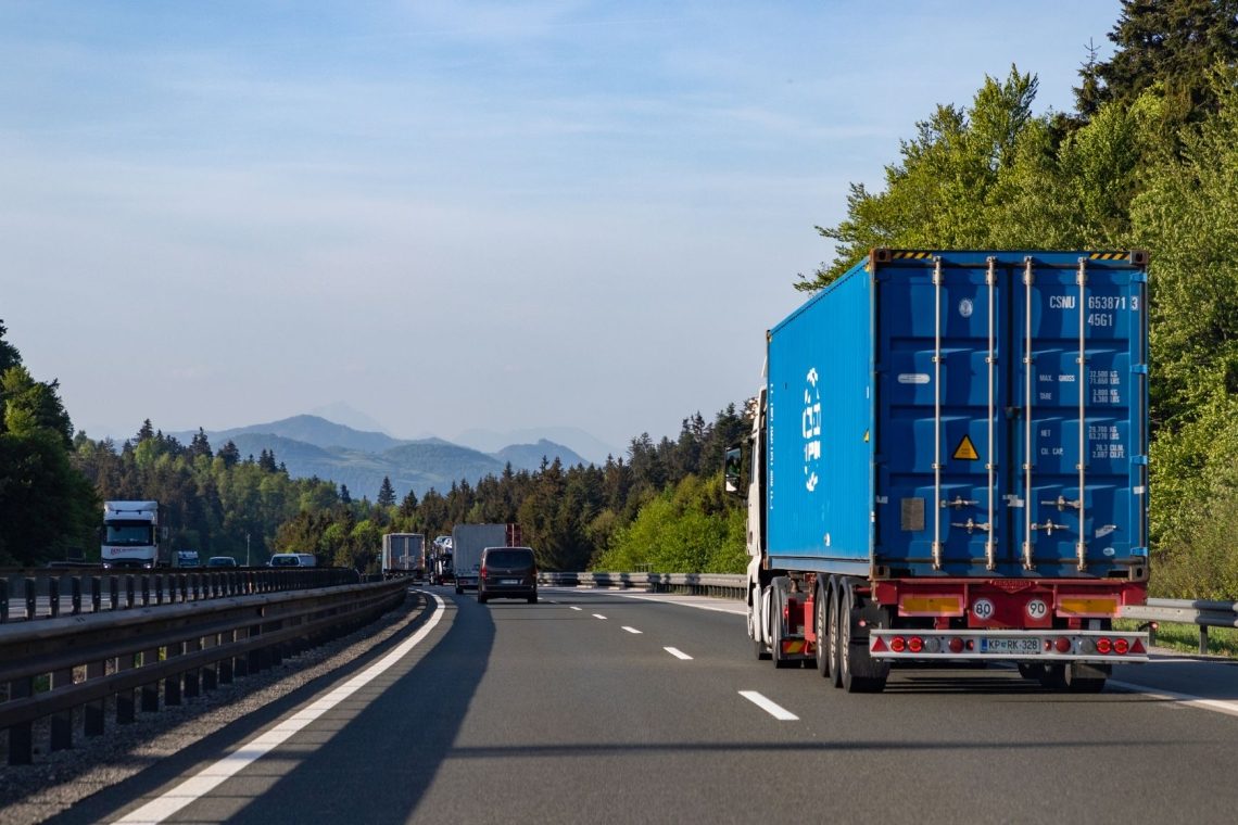 Zaradi sumljivega predmeta zaprta avtocesta A1 v obe smeri