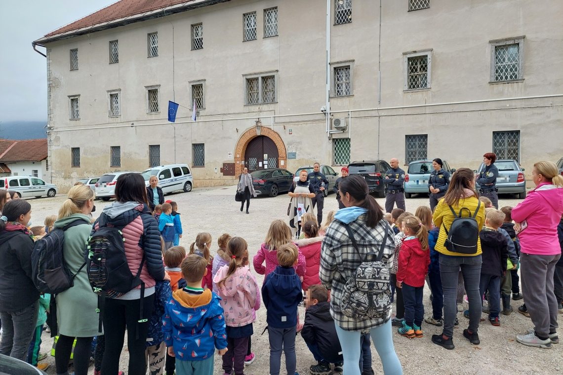 V ženskem zaporu na Igu so obdarili otroke lokalnega vrtca
