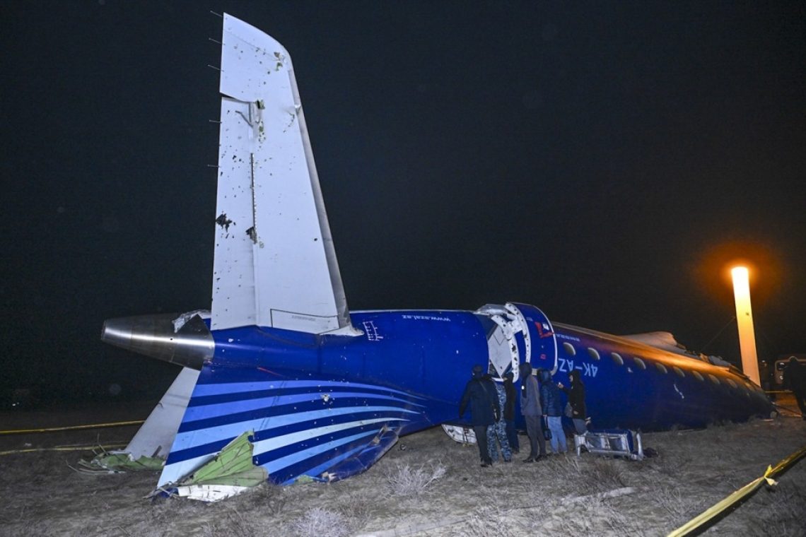 Azerbaijan Airlines po strmoglavljenju v Kazahstanu odpoveduje lete v sedem ruskih mest