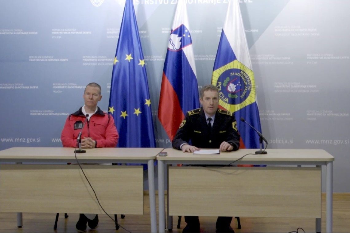Dva mladoletnika zaradi pirotehnike ob roko, eden s hudimi poškodbami glave