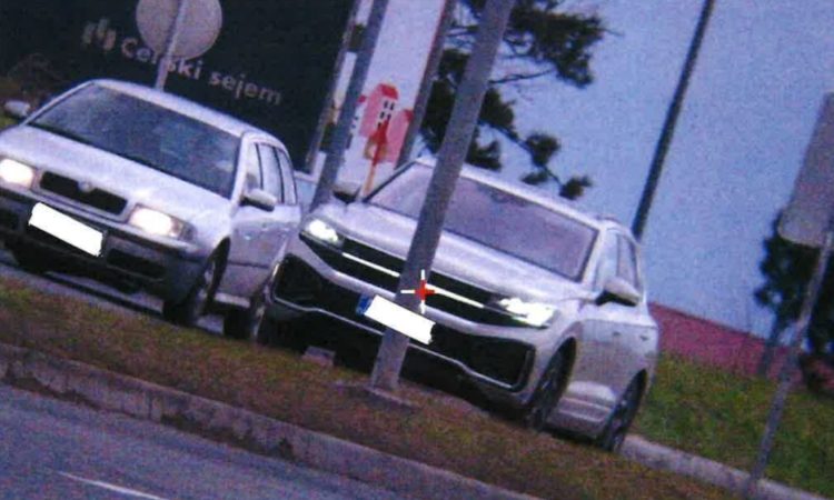 Voznik v naselju vozil več kot dvakrat hitreje od dovoljene hitrosti