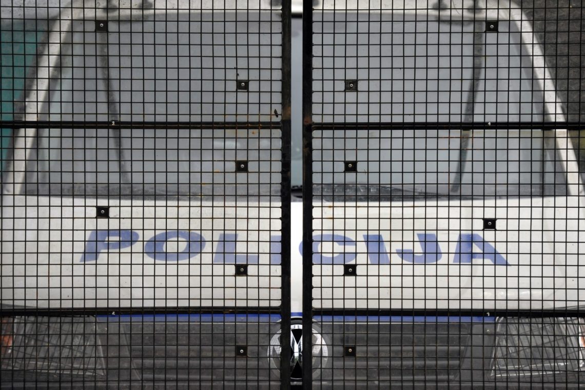 Albanska državljana na mejnem prehodu Starod zaradi zavrnitve vstopa ovirala promet
