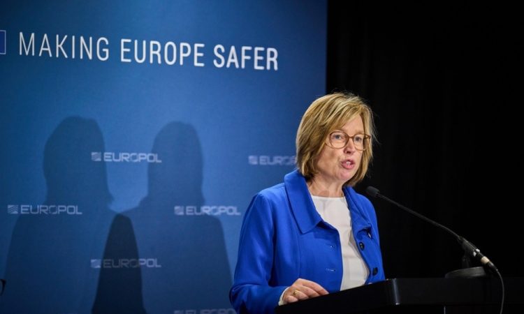 Europol razkrinkal domnevne ponudnike nelegalnih bančnih storitev, dva aretirana v Sloveniji